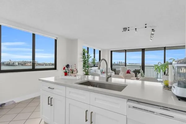 540 Brickell Key Dr # 832, Miami FL 33131