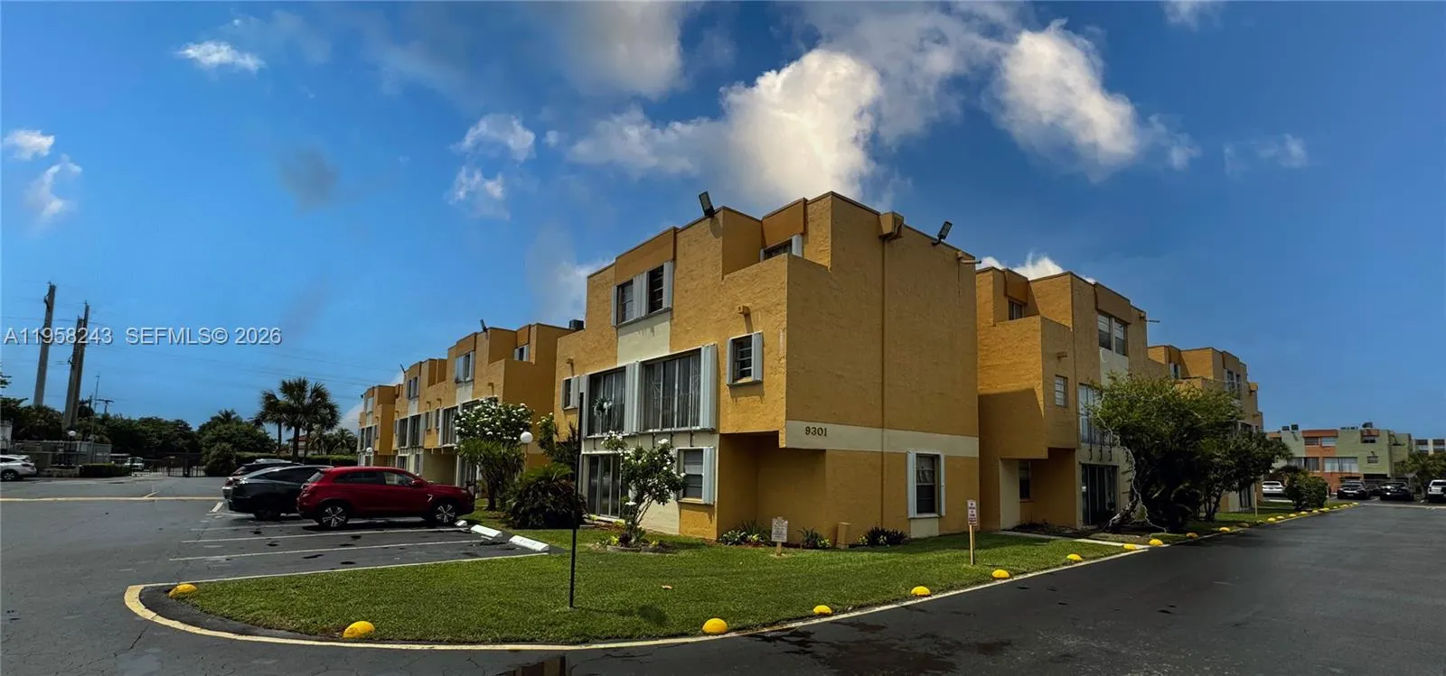 2 bedroom 1 bath for sale at 9301 SW 4th St # 114E, Miami FL 33174