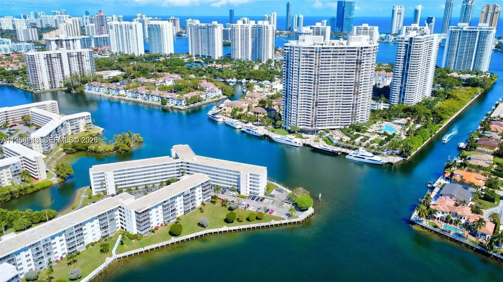 2 bedroom 2 bath for sale at 3030 Marcos Dr # T301, Aventura FL 33160
