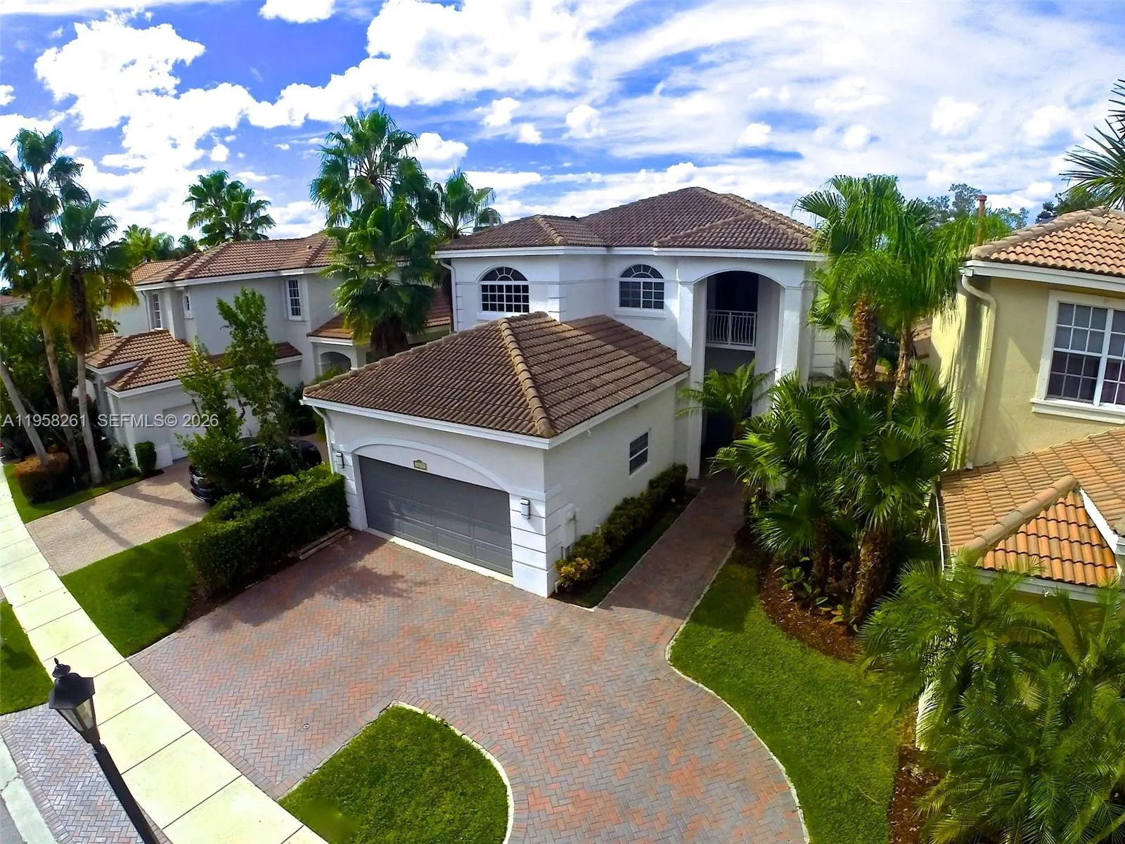 1675 NE 196th St, Miami FL 33179