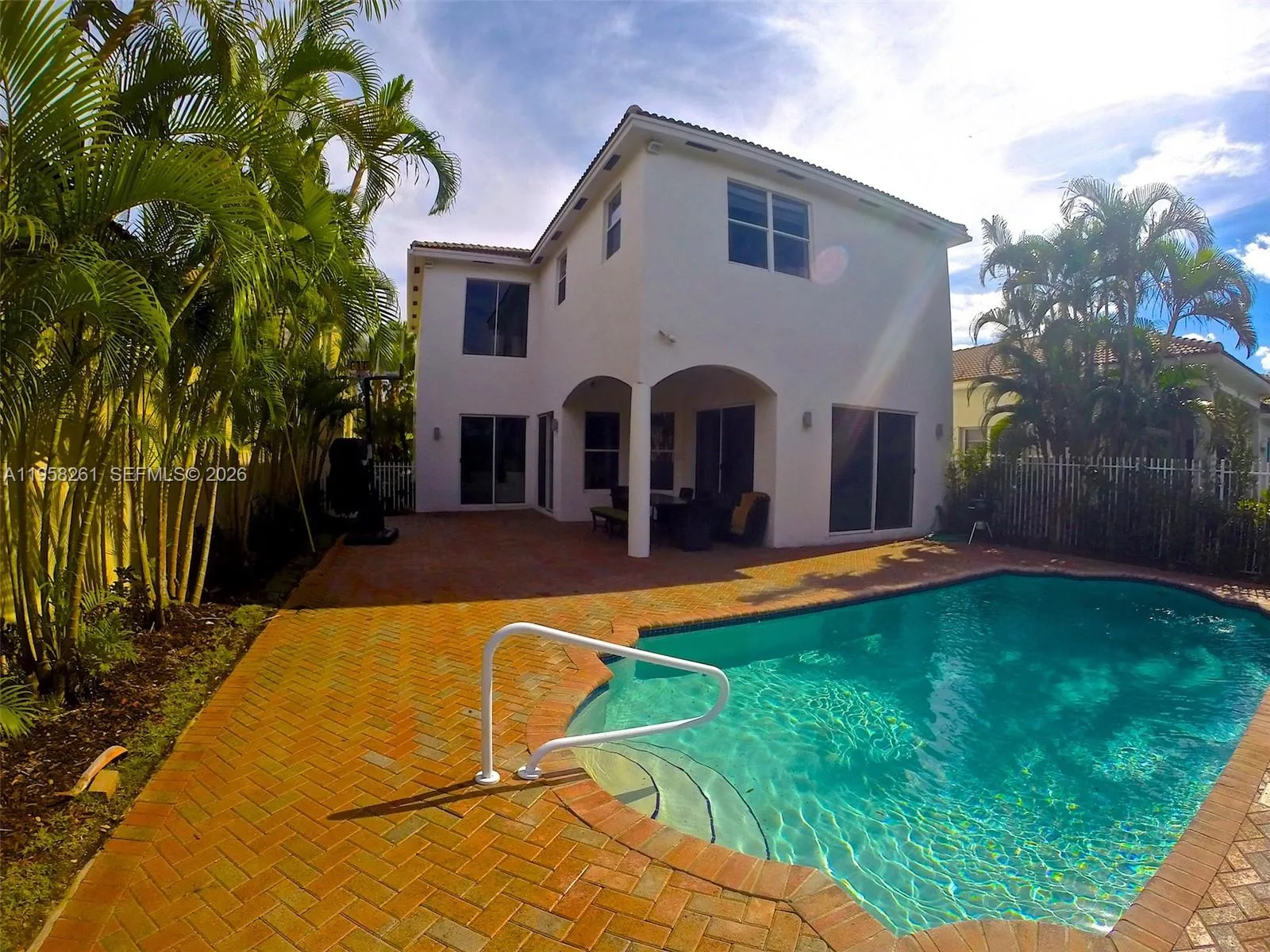 1675 NE 196th St, Miami FL 33179