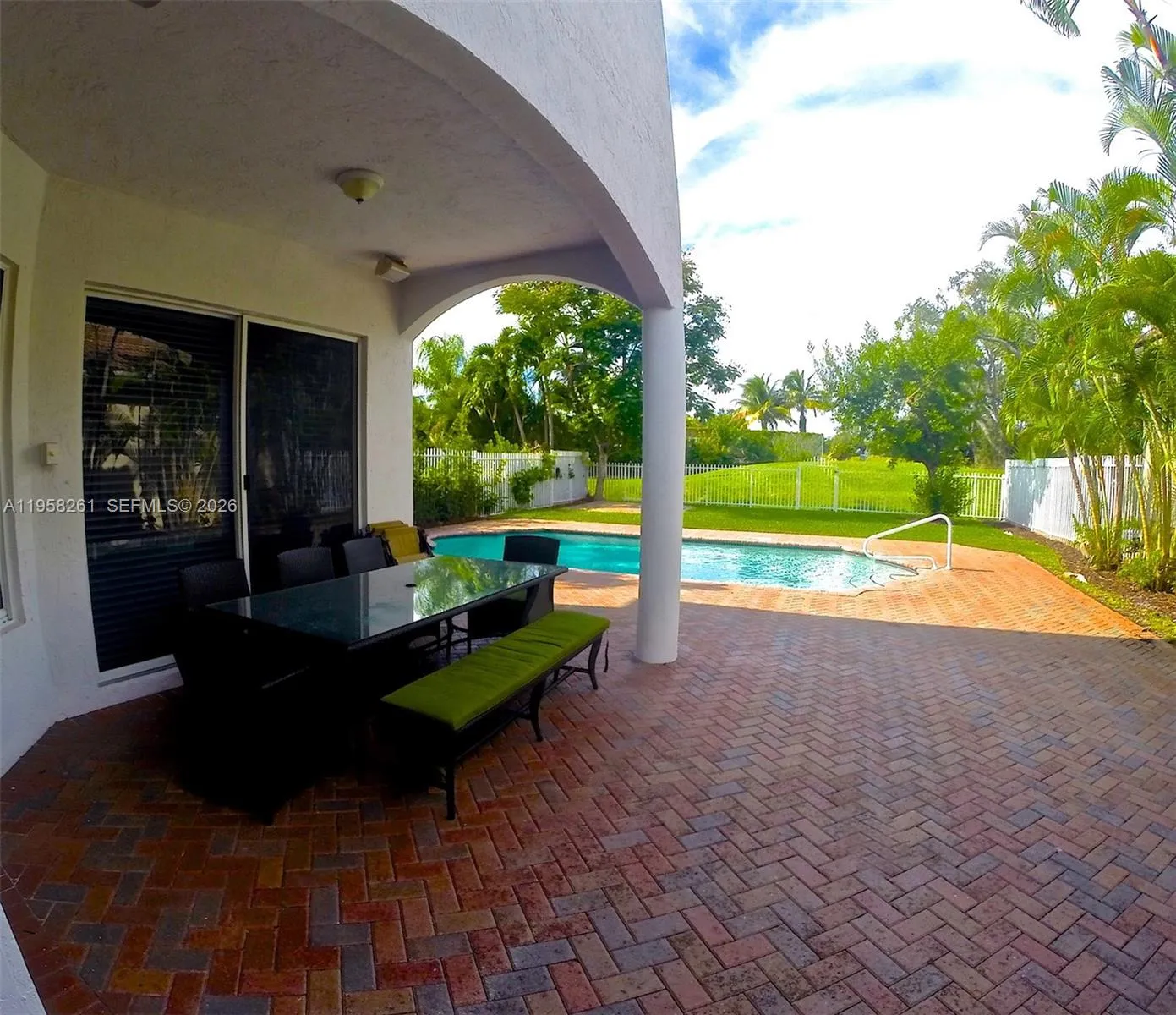 1675 NE 196th St, Miami FL 33179