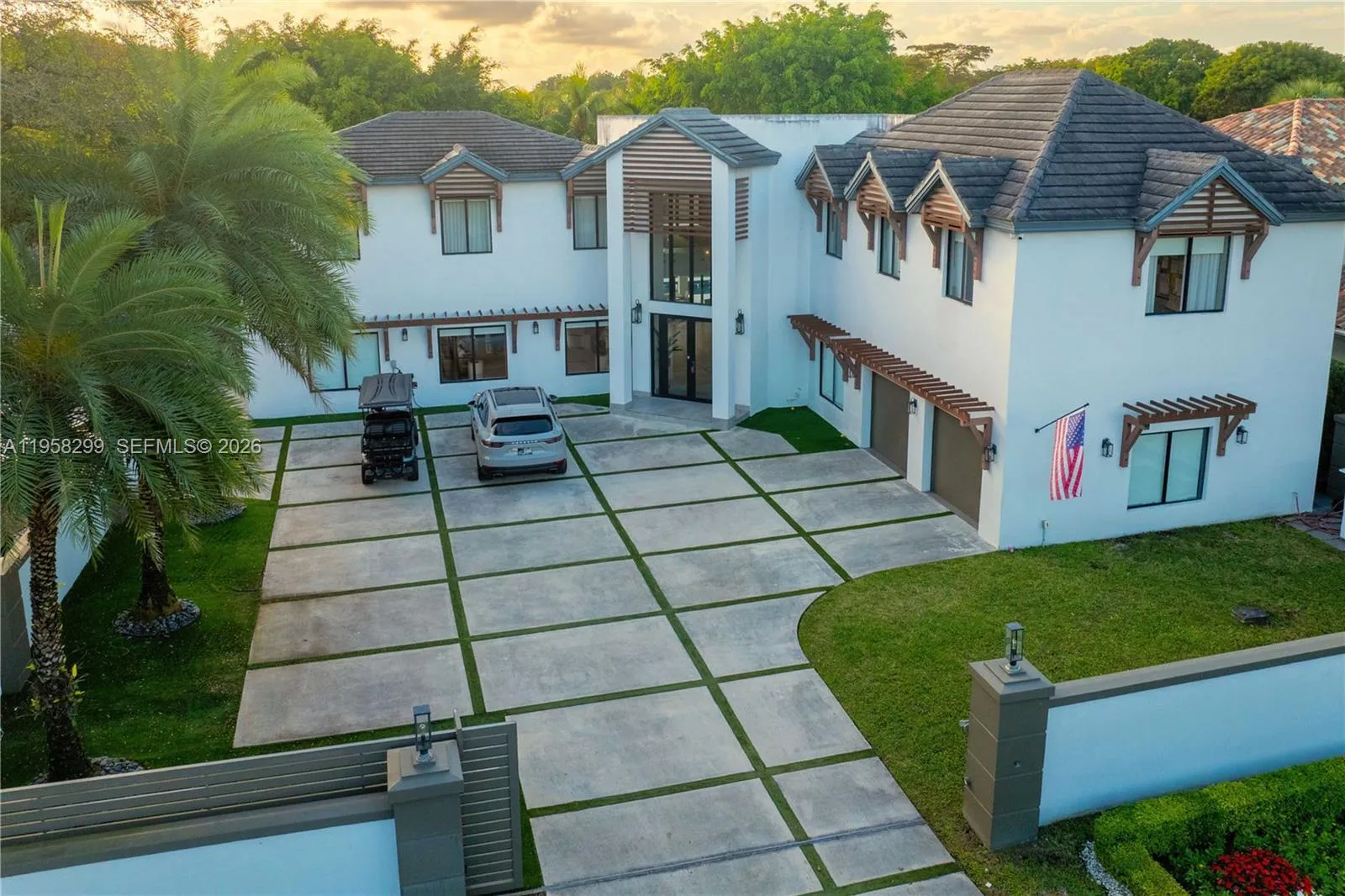 5 bedroom 5 bath for sale at 4844 NW 94th Doral Pl, Doral FL 33178