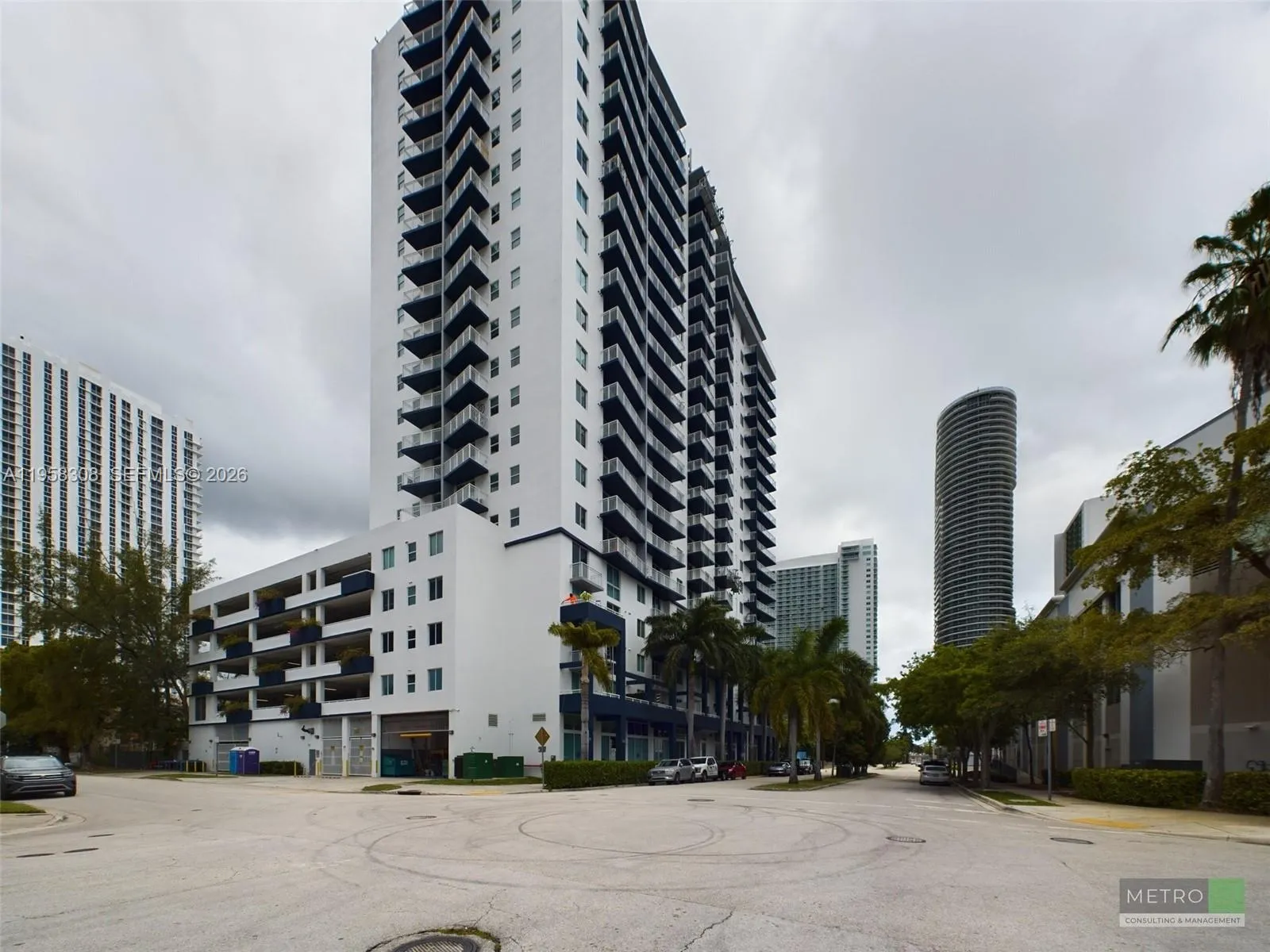 1 bedroom 1 bath for sale at 275 NE 18th St # 1404, Miami FL 33132