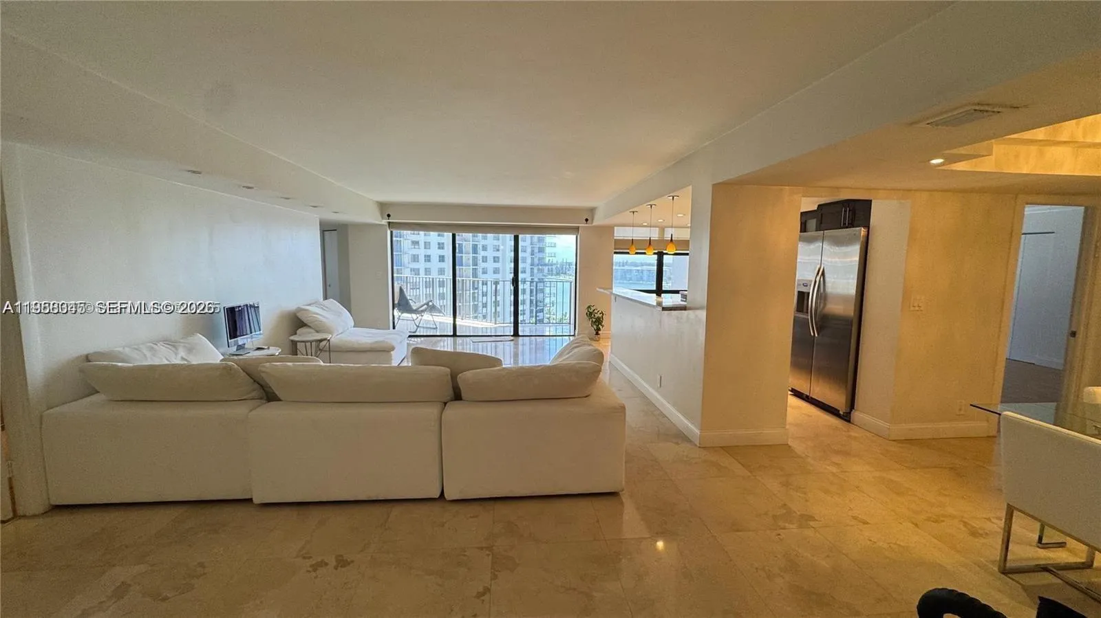 3 bedroom 2 bath for sale at 18181 NE 31st Ct # 1009, Aventura FL 33160