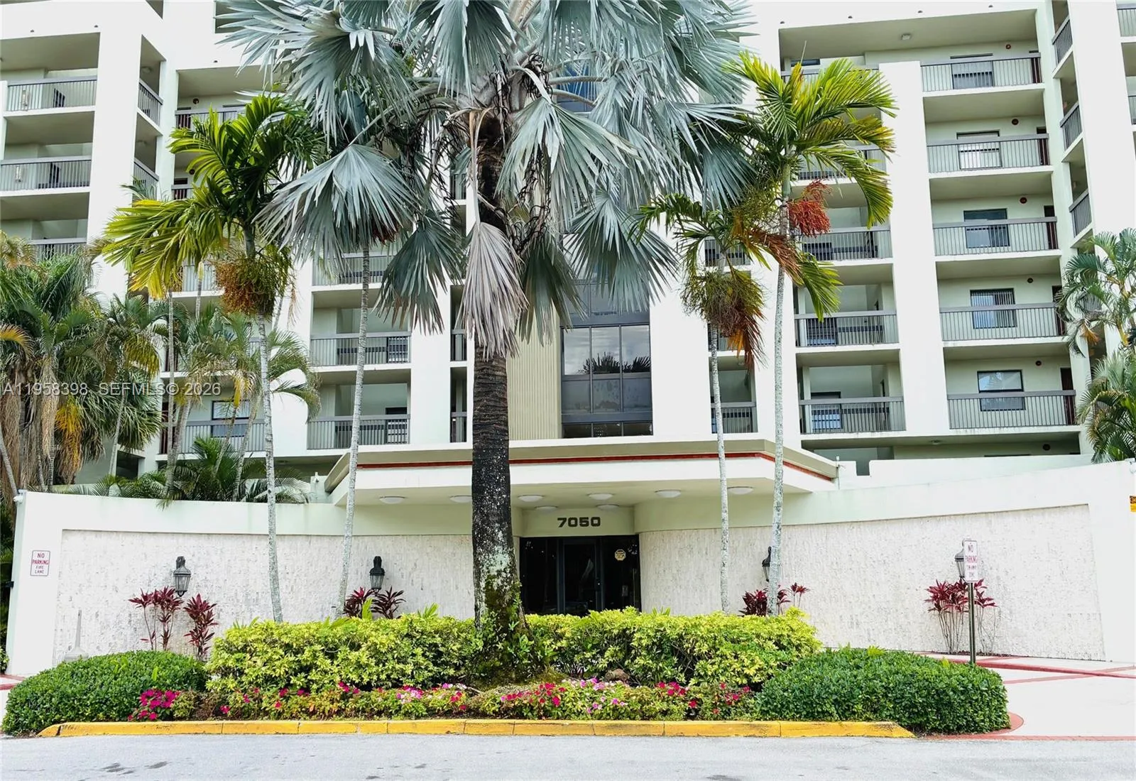 7050 NW 44th St # 708, Lauderhill FL 33319