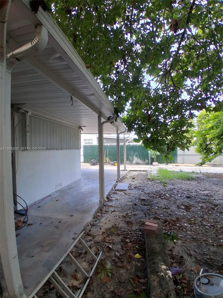 3052 SW 6th St, Miami FL 33135