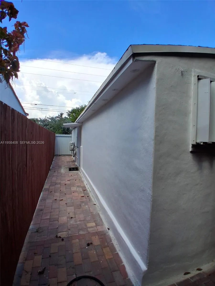 3052 SW 6th St, Miami FL 33135