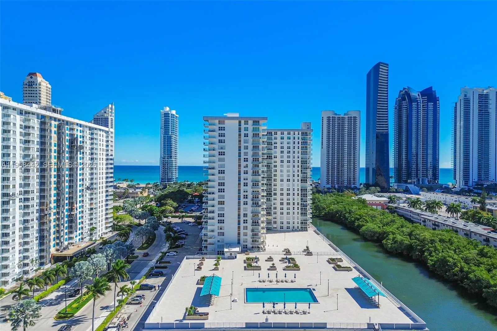 2 bedroom 2 bath for sale at 230 174th St # 1404, Sunny Isles Beach FL 33160