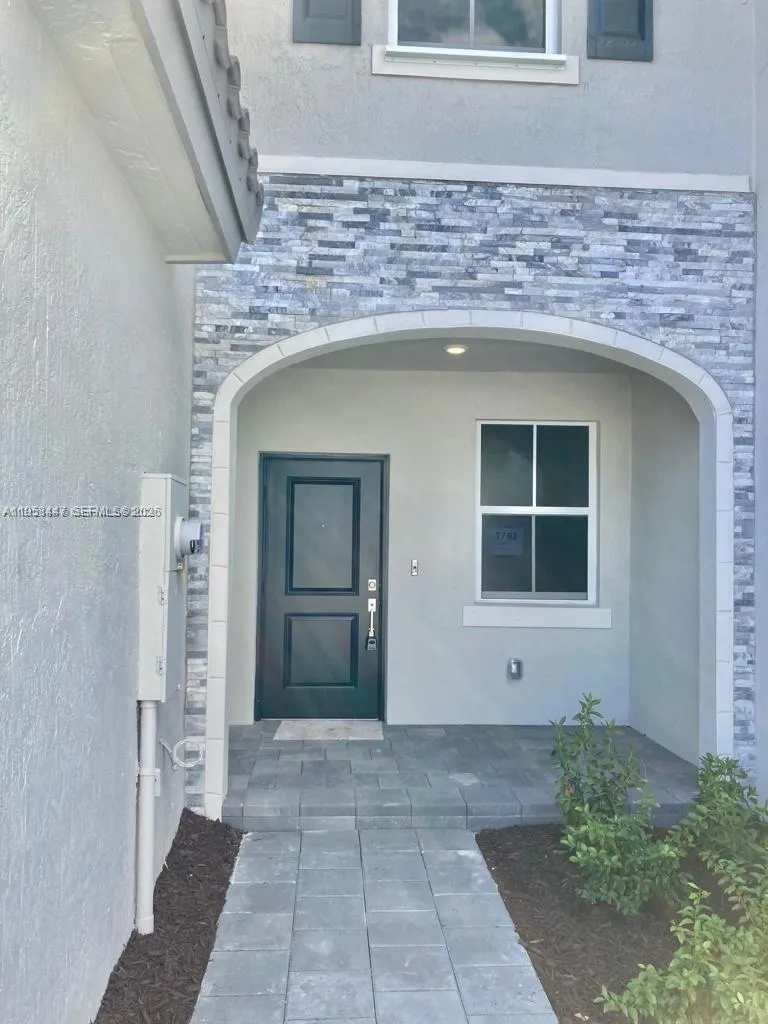 1070 SE 26th Ter, Homestead FL 33035