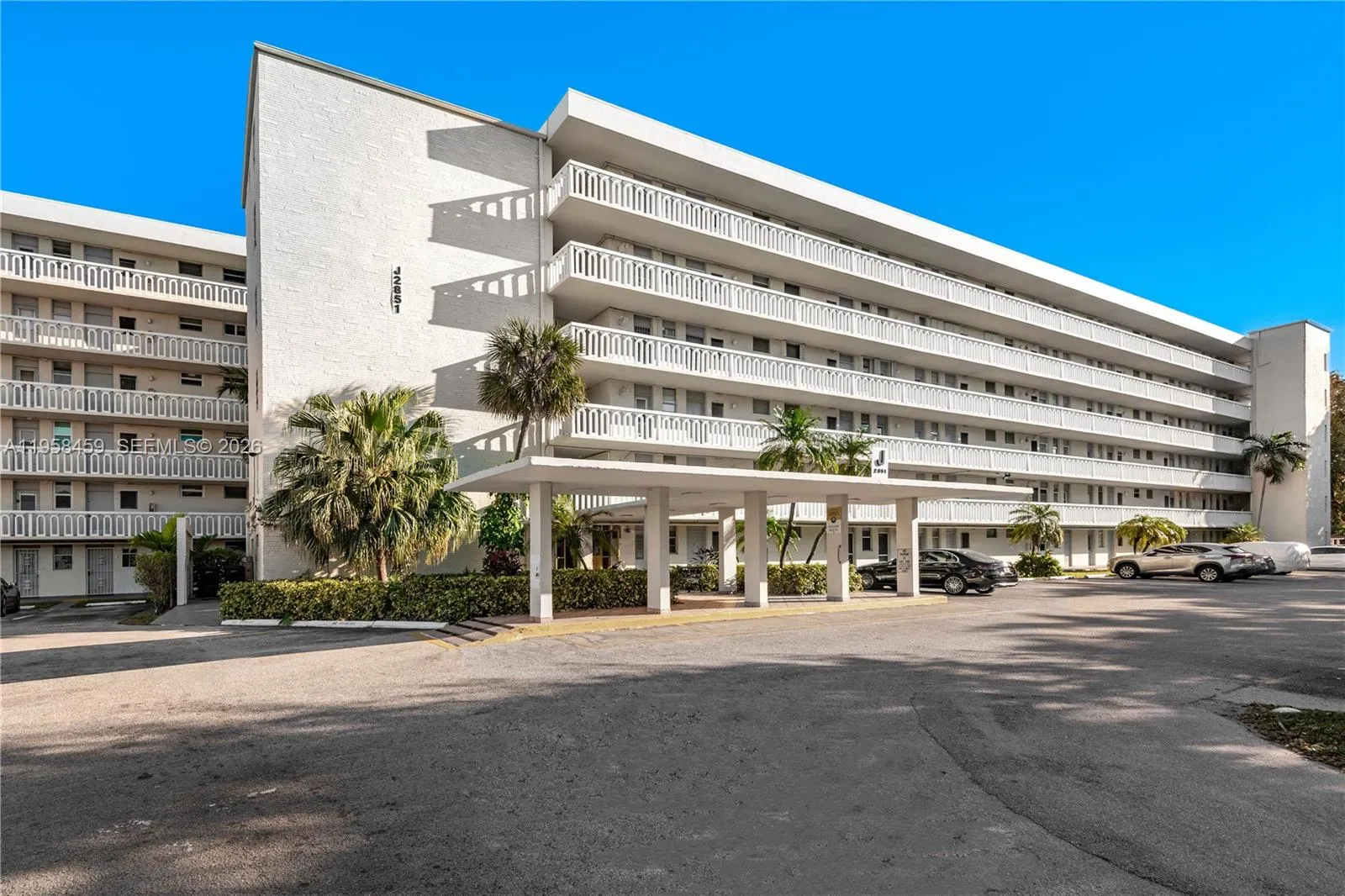 1 bedroom 1 bath for sale at 2851 Leonard Dr # J405, Aventura FL 33160