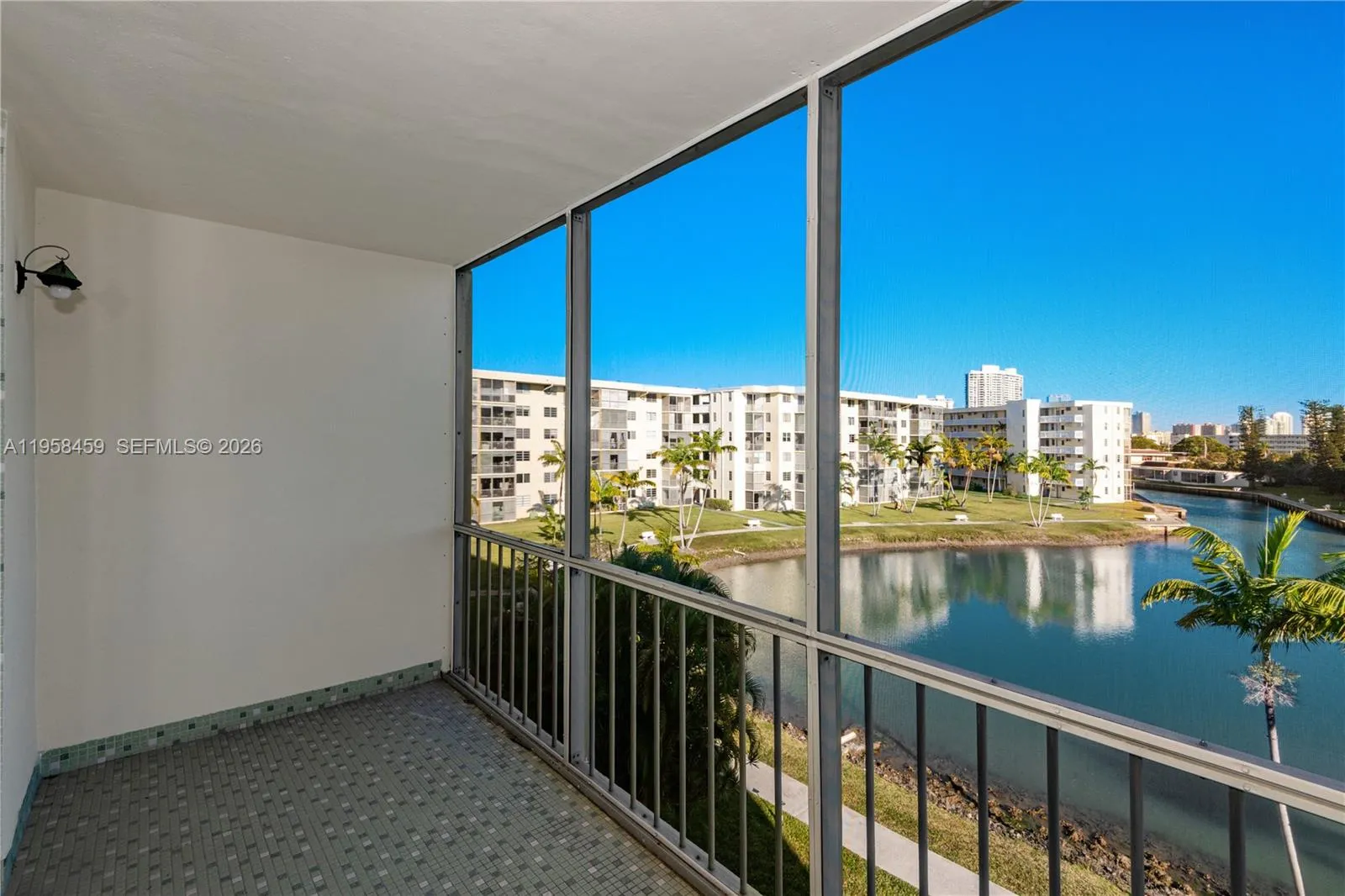 2851 Leonard Dr # J405, Aventura FL 33160