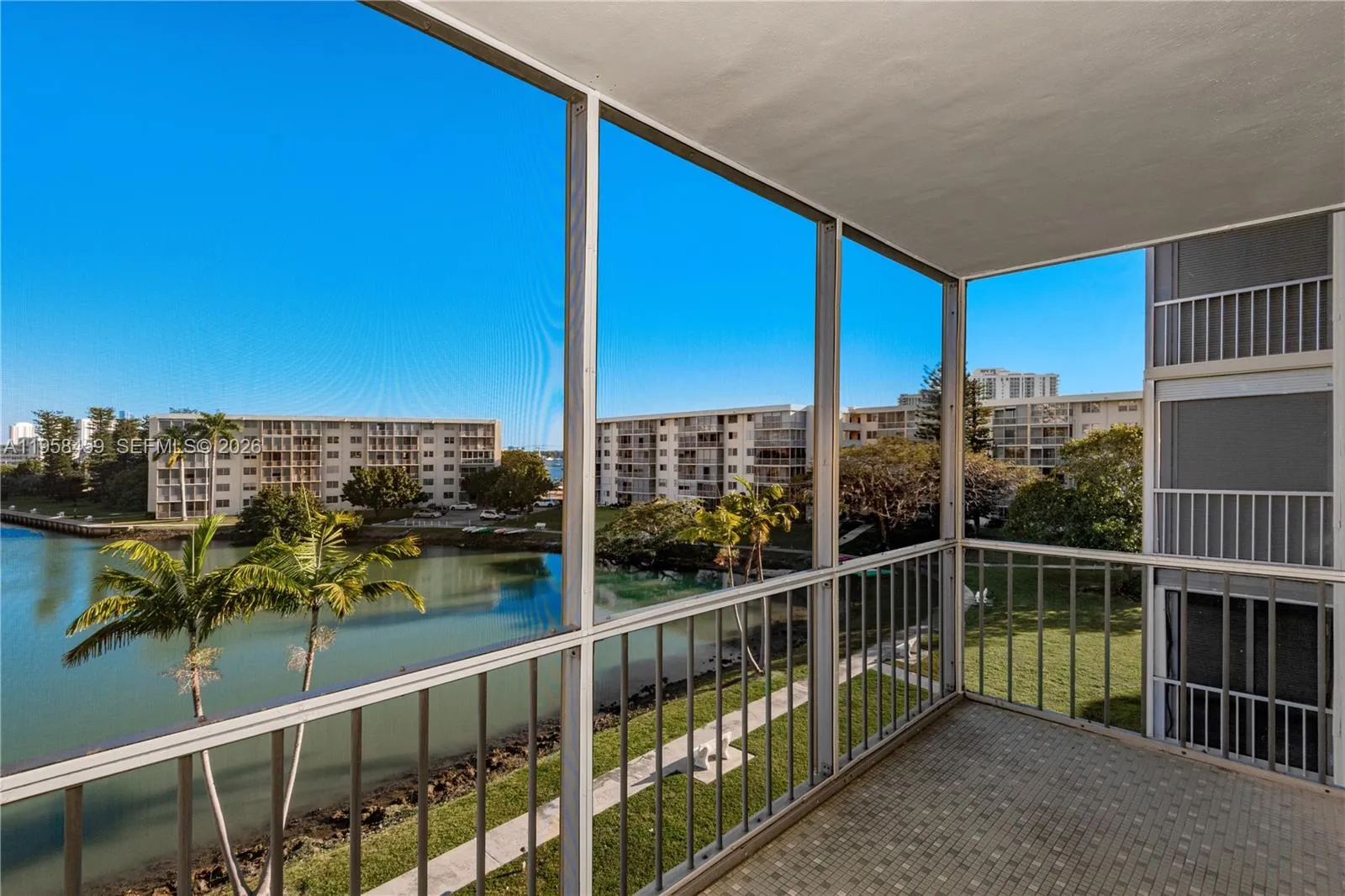 2851 Leonard Dr # J405, Aventura FL 33160