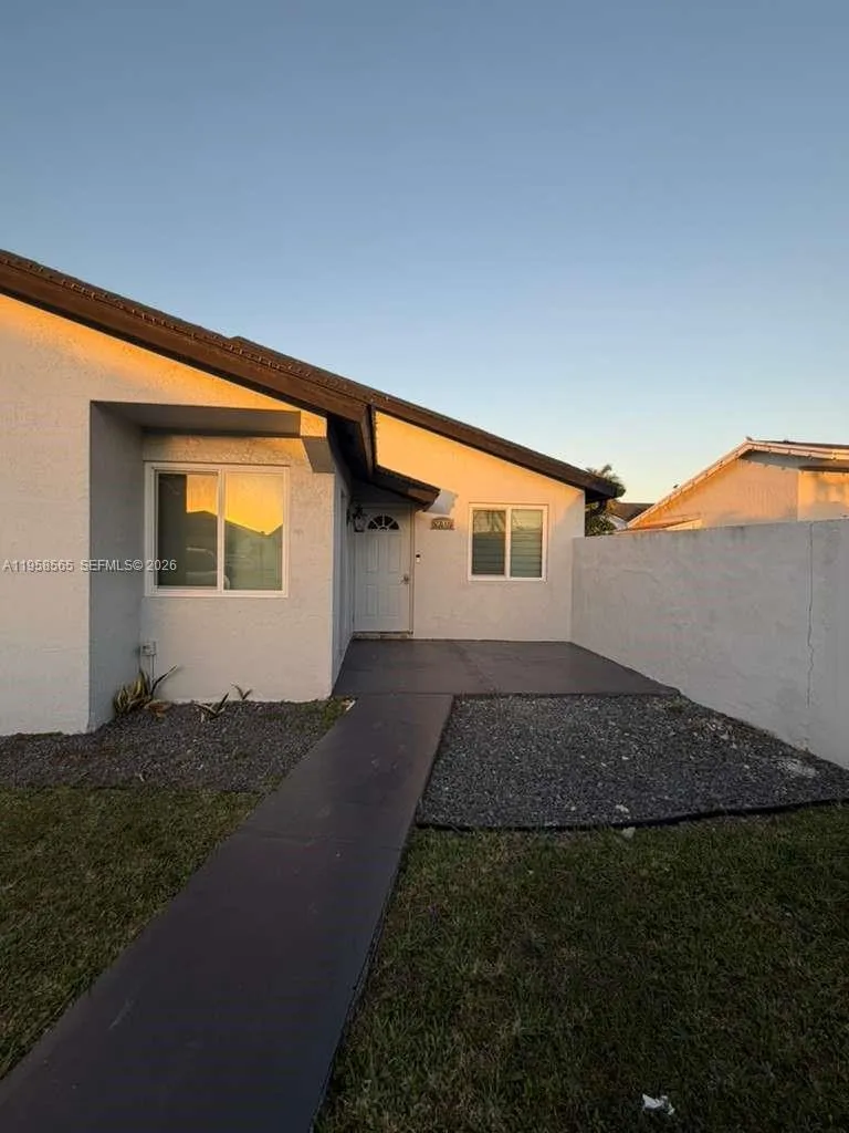 19707 SW 123rd Ct, Miami FL 33177