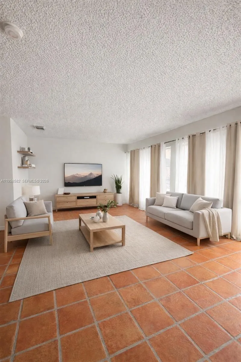 1045 NW 126th Pl, Miami FL 33182