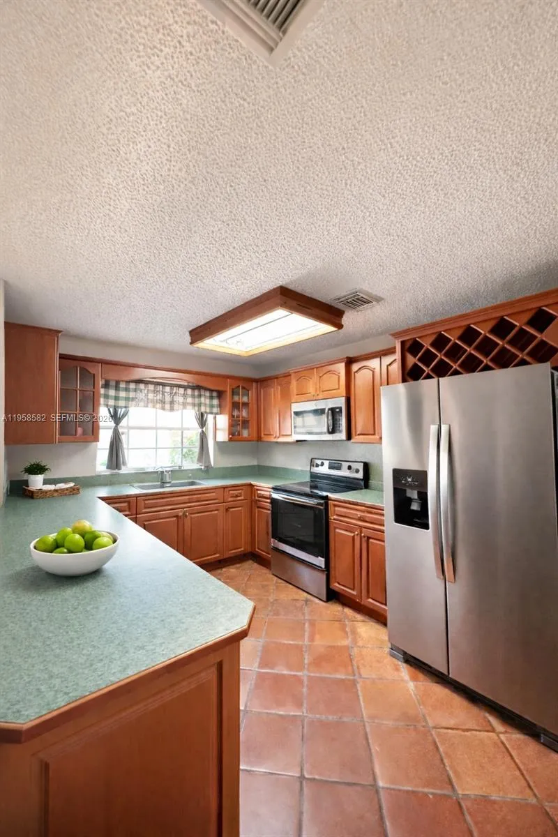 1045 NW 126th Pl, Miami FL 33182