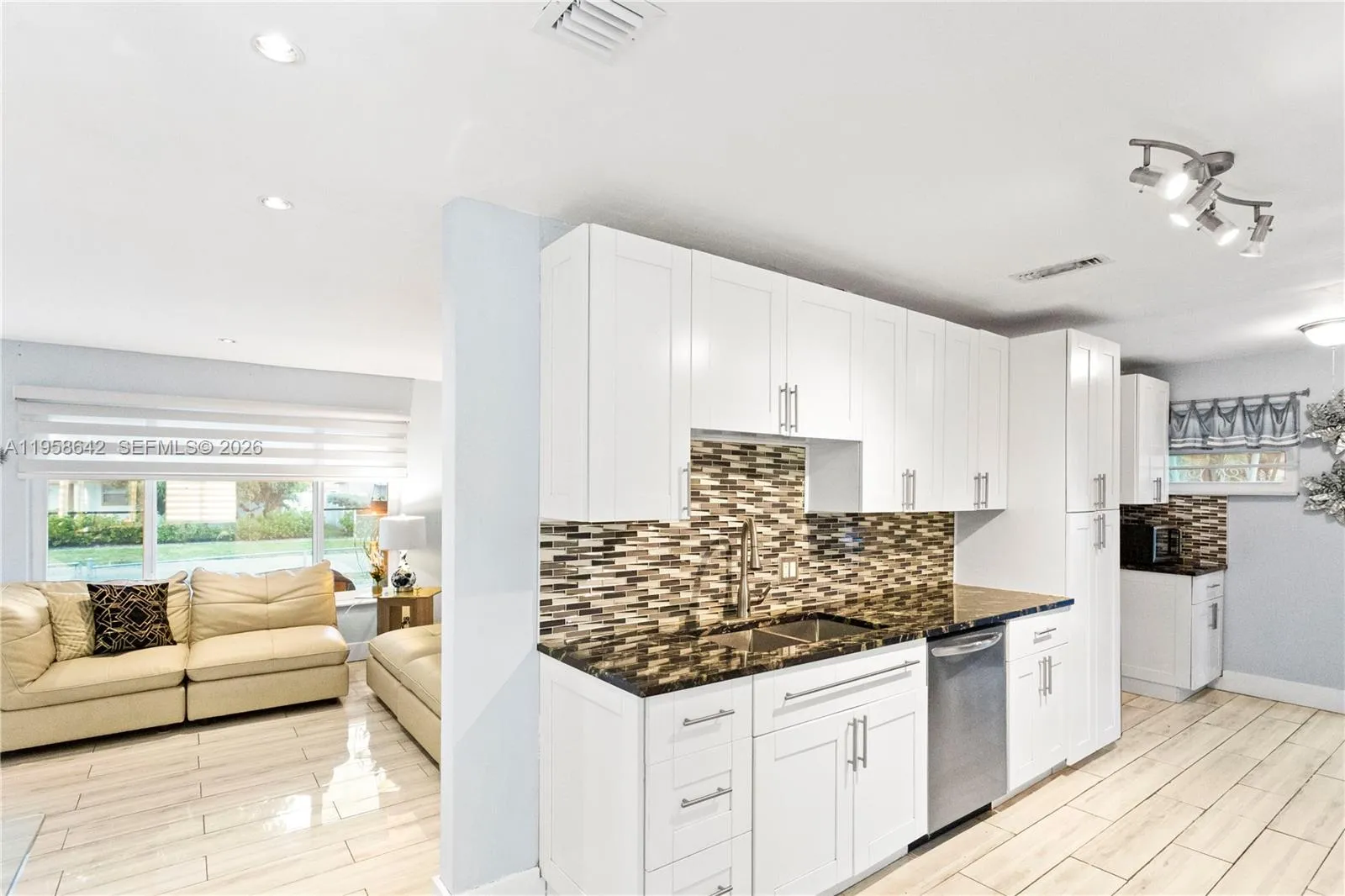 821 N 73rd Ter, Hollywood FL 33024
