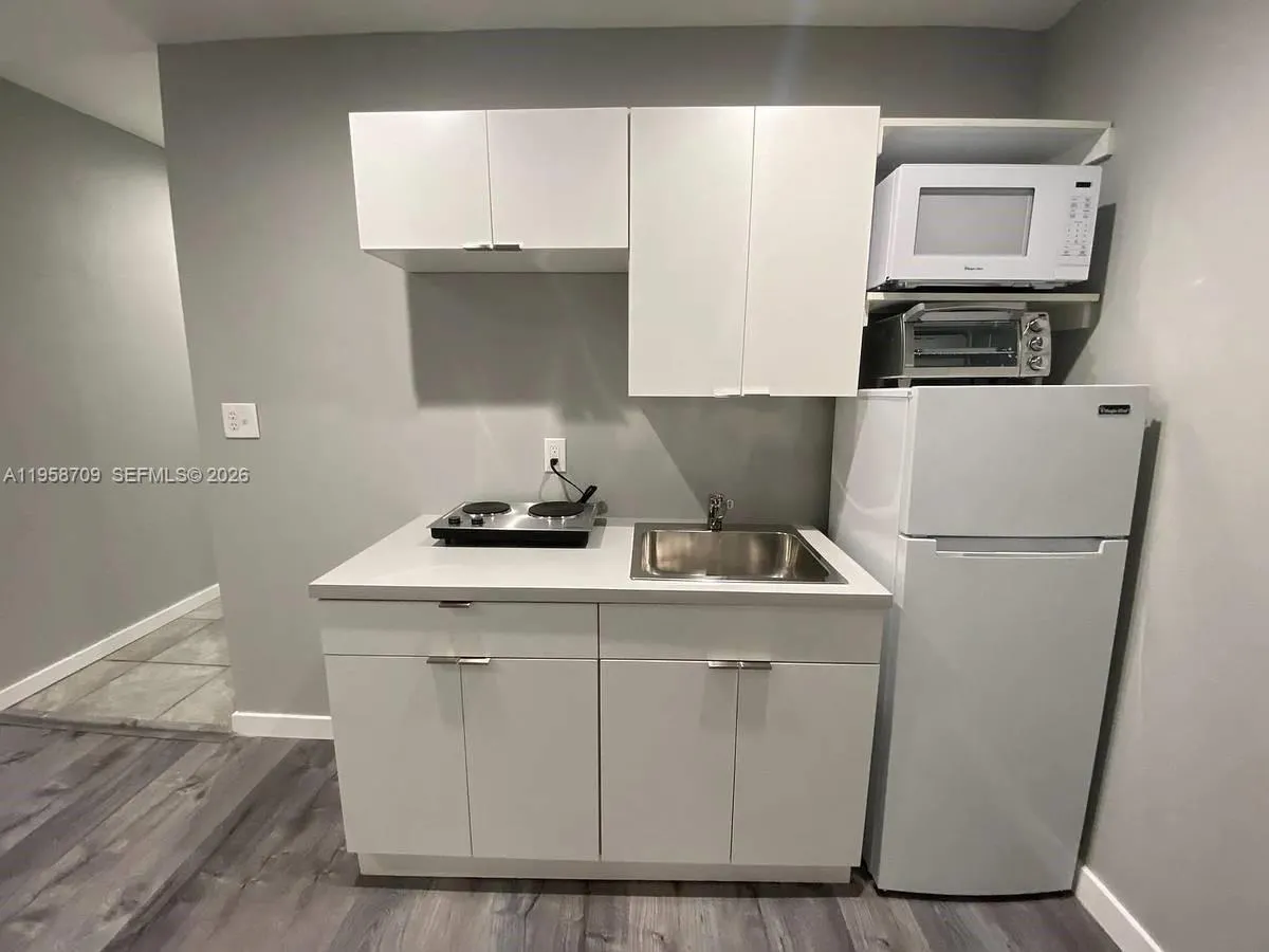 2126 NW Flagler Ter, Miami FL 33125