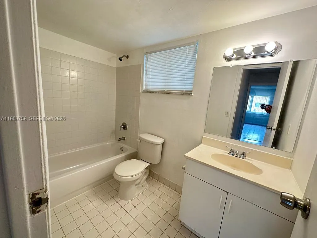 505 NW 177th St # 111, Miami Gardens FL 33169
