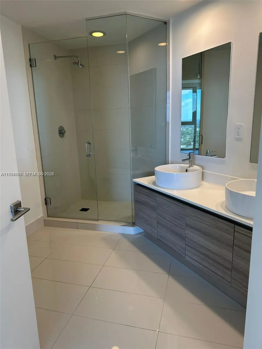 121 NE 34th St # 2816, Miami FL 33137