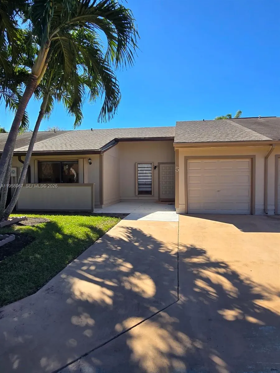 2 bedroom 2 bath for sale at 5 Rogart Cir, Boynton Beach FL 33426