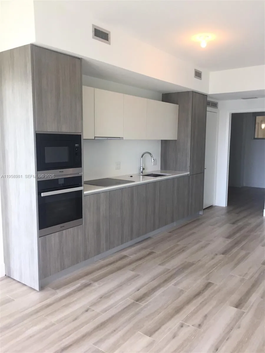 2900 NE 7th Ave # 906, Miami FL 33137