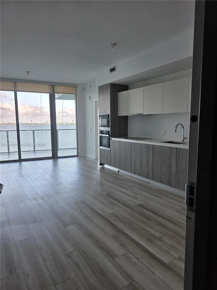 2900 NE 7th Ave # 906, Miami FL 33137