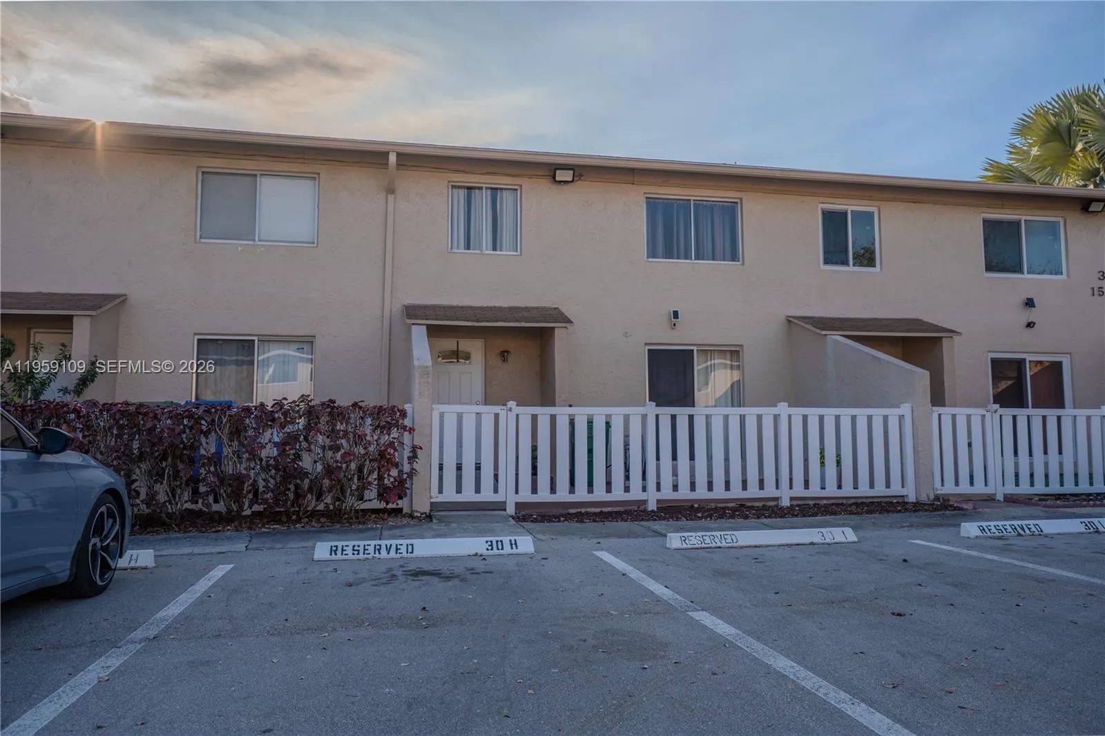 3 bedroom 2 bath for sale at 1527 NW 80th Ave # I, Margate FL 33063