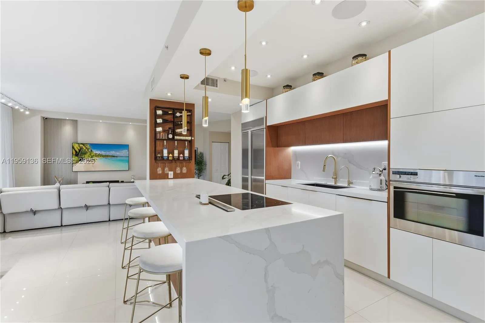 3500 Mystic Pointe Dr # 104, Aventura FL 33180