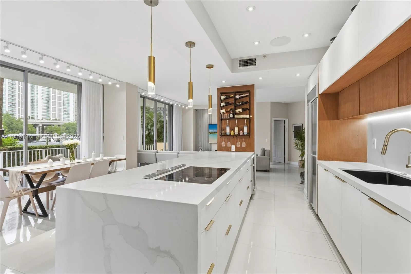 3500 Mystic Pointe Dr # 104, Aventura FL 33180