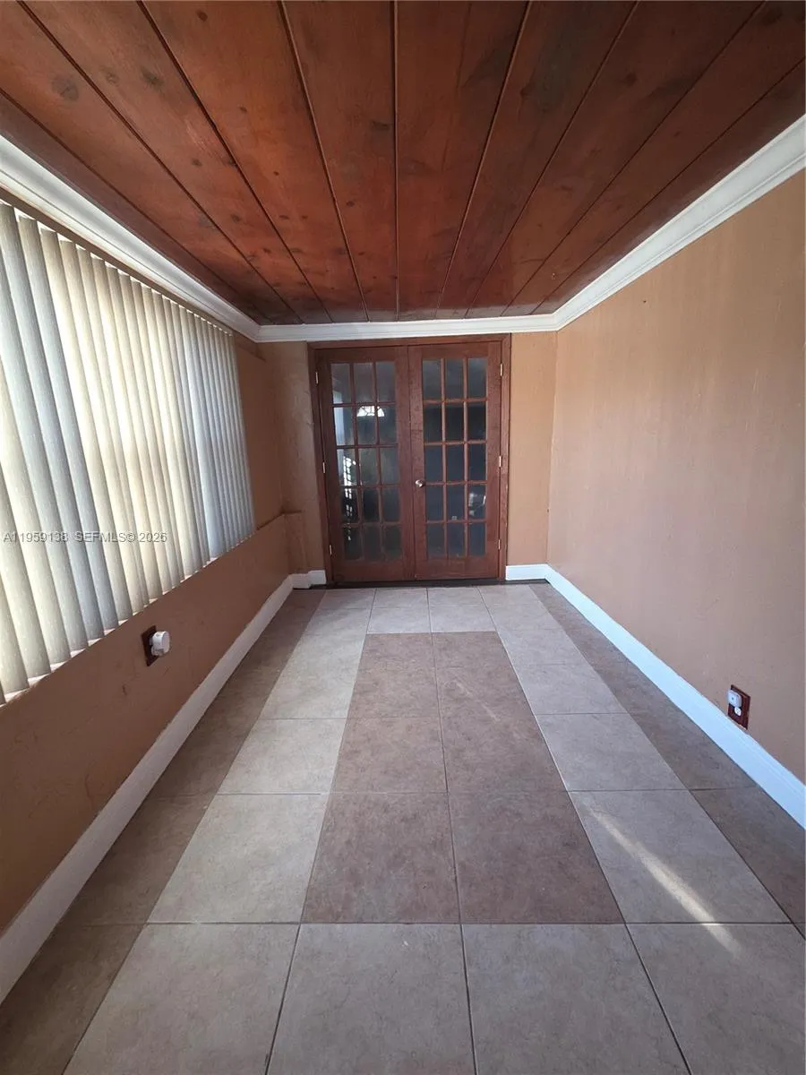 2401 NW 56th St, Miami FL 33142