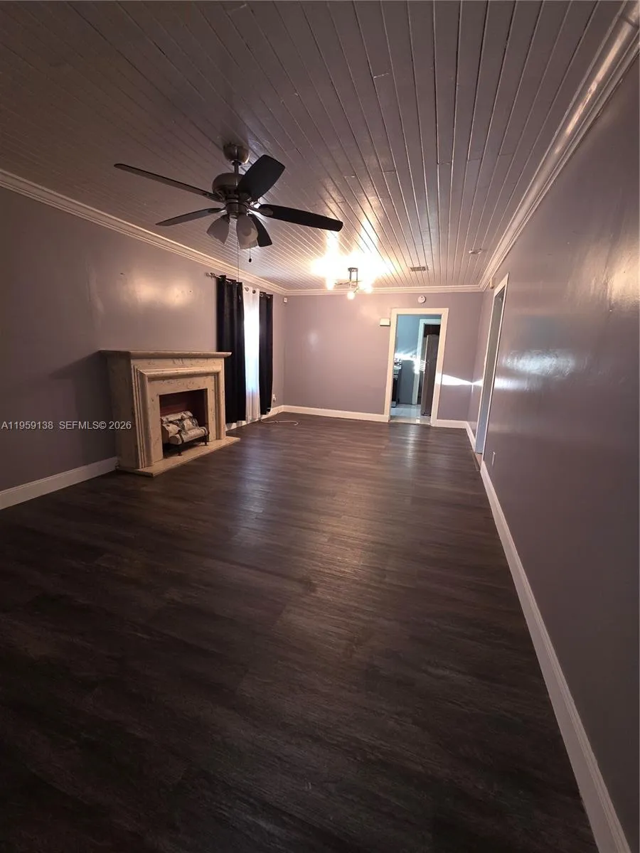 2401 NW 56th St, Miami FL 33142