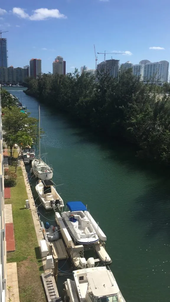 3660 NE 166th St # 611, North Miami Beach FL 33160