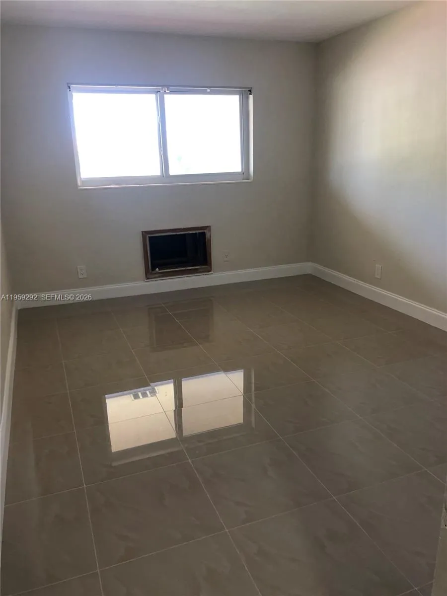 600 Layne Blvd # 208, Hallandale Beach FL 33009
