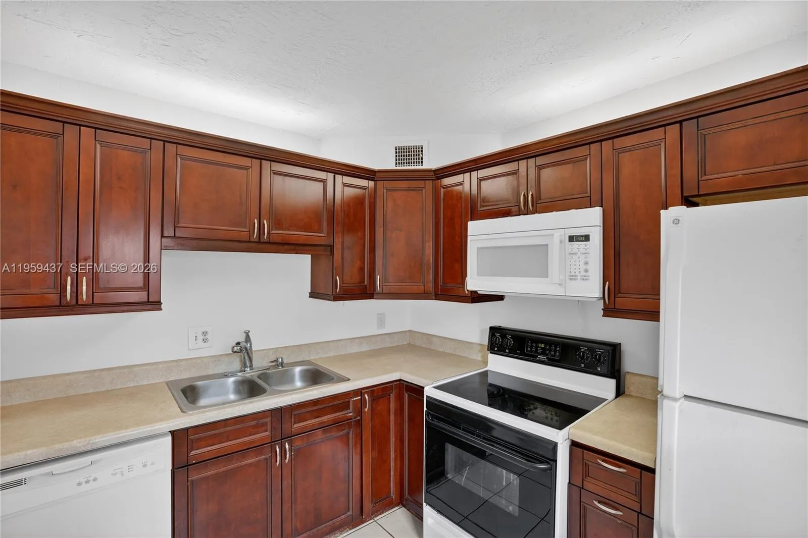 2821 Somerset Dr # 317, Lauderdale Lakes FL 33311