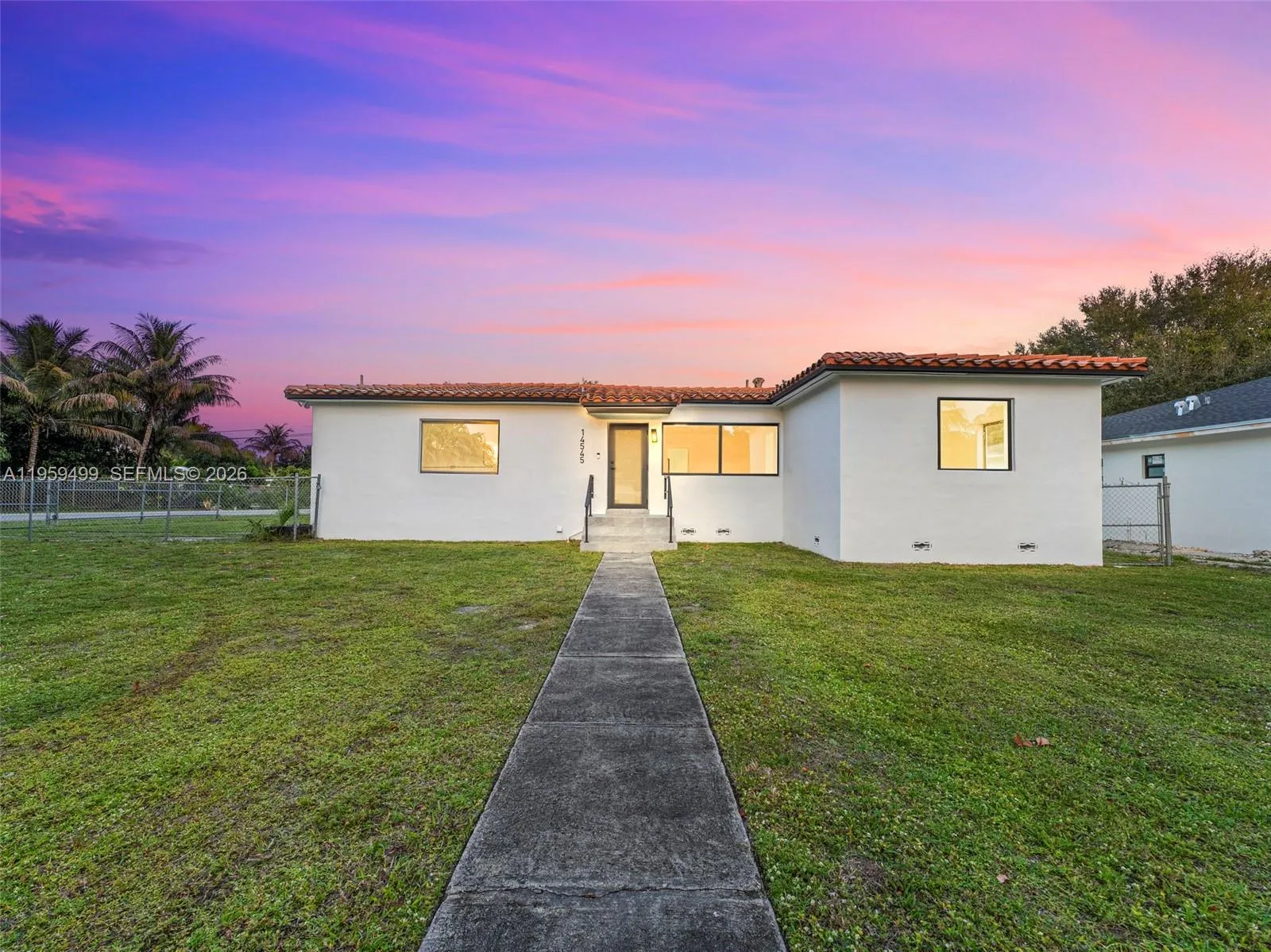 3 bedroom 2 bath for sale at 14545 Garden Dr, Miami FL 33168