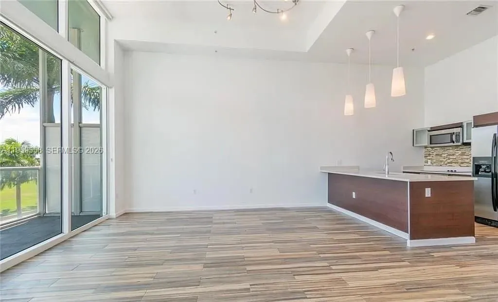 1 bedroom 1 bath for sale at 1900 N Bayshore Dr # 506, Miami FL 33132