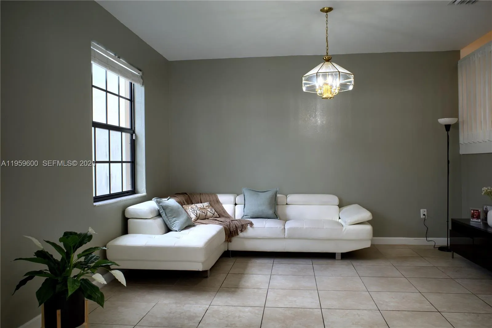 8915 W 35th Ave, Hialeah FL 33018