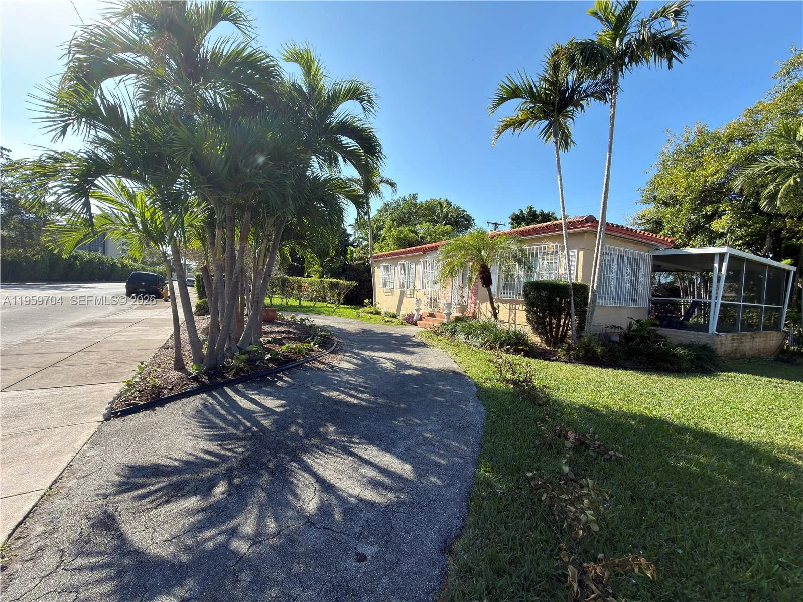 516 Boabadilla St, Coral Gables FL 33134