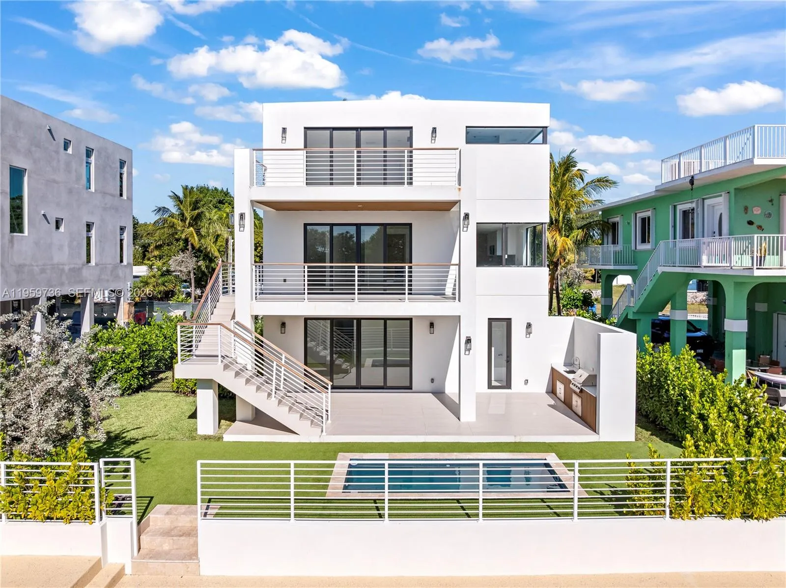 4 bedroom 4 bath for sale at 124 Orchid St, Plantation Key FL 33070