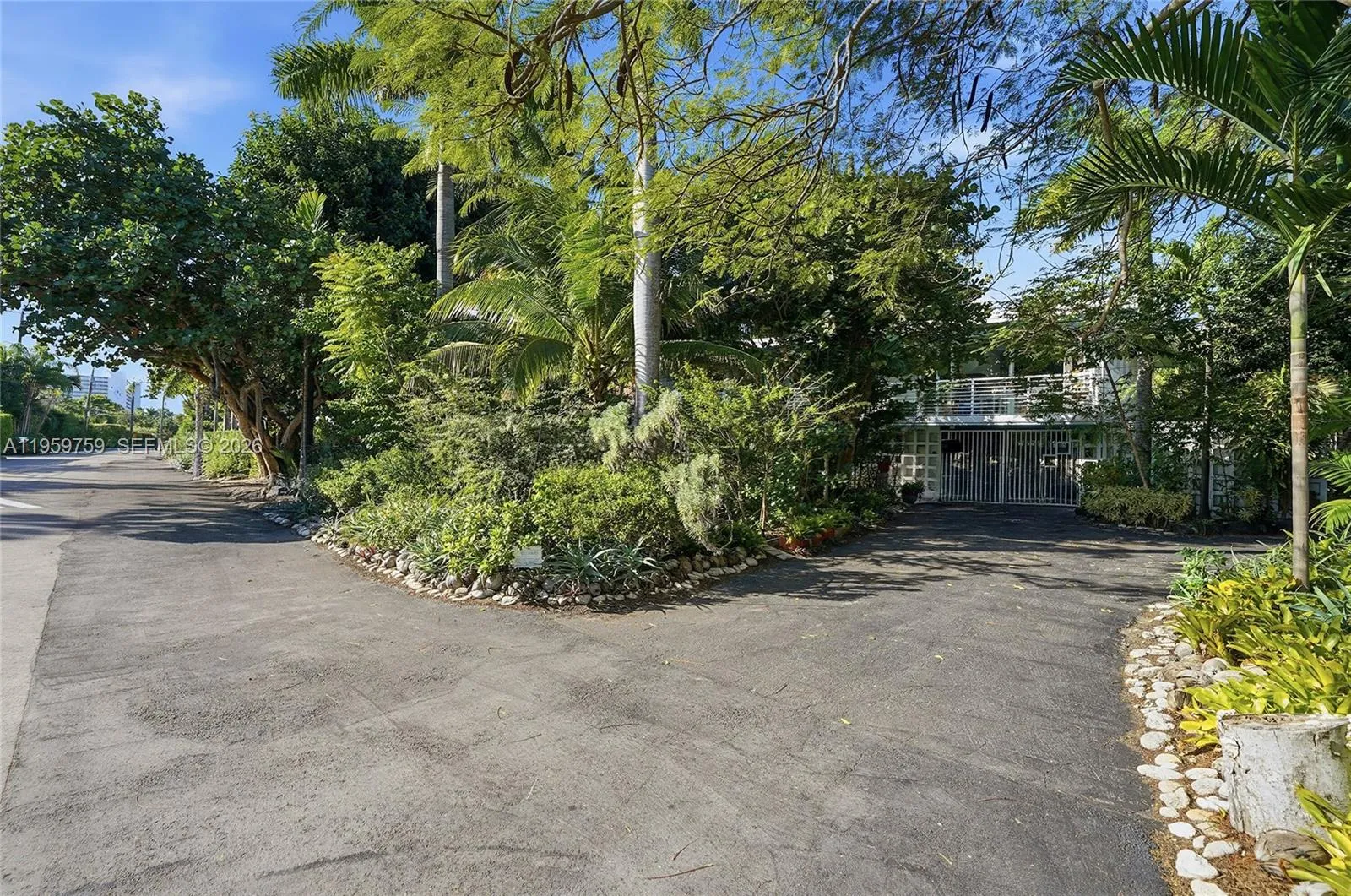 5 bedroom 4 bath for sale at 1511 S Ocean Dr, Fort Lauderdale FL 33316