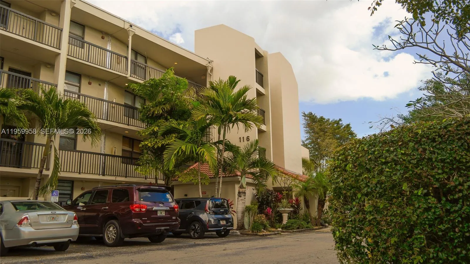 116 Lake Emerald Dr # 408, Oakland Park FL 33309