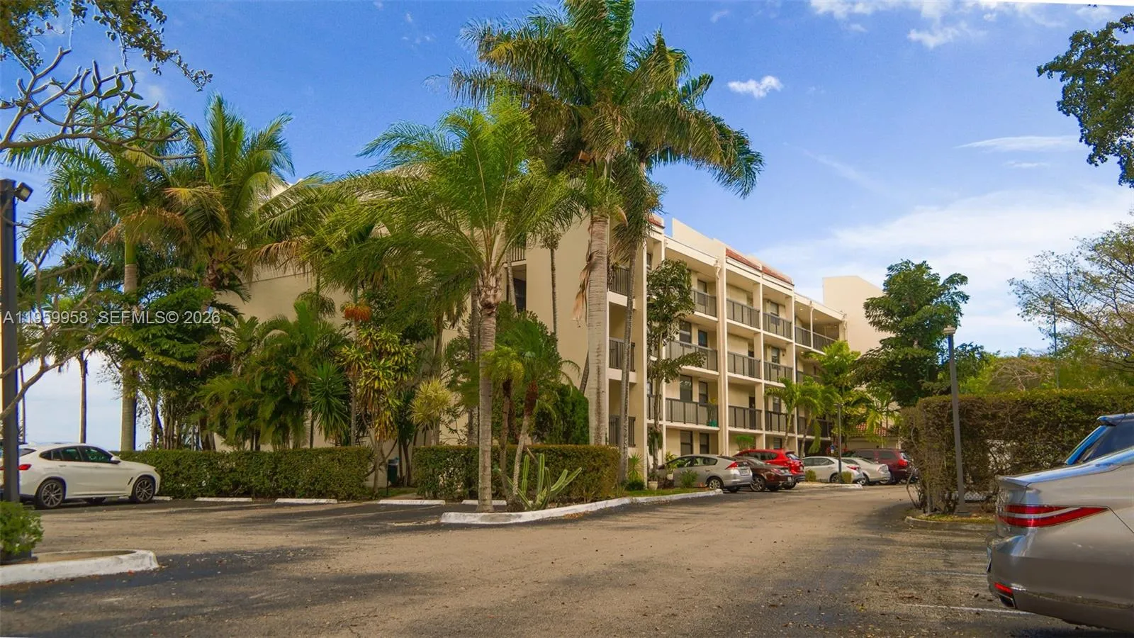 116 Lake Emerald Dr # 408, Oakland Park FL 33309