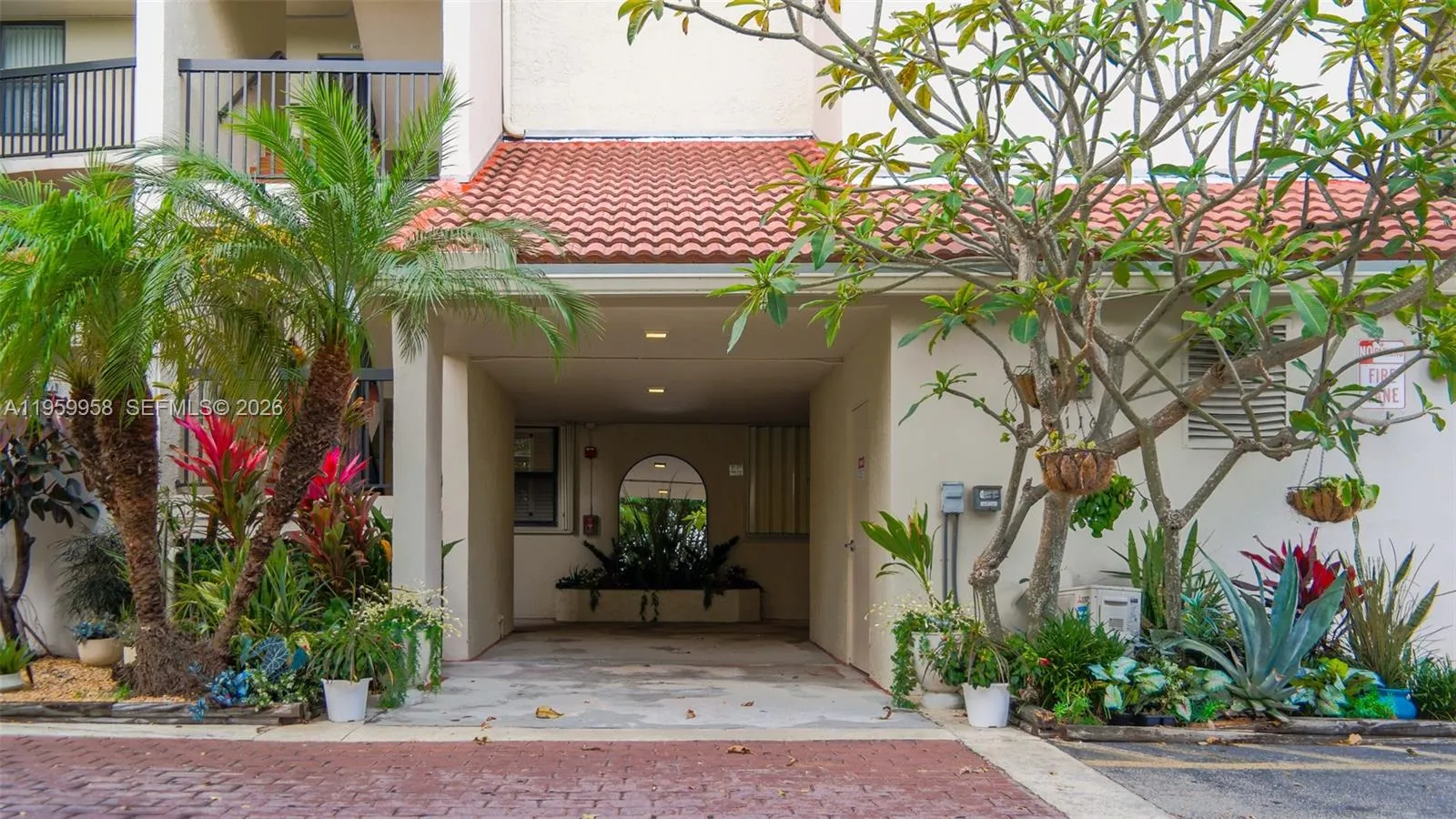 116 Lake Emerald Dr # 408, Oakland Park FL 33309
