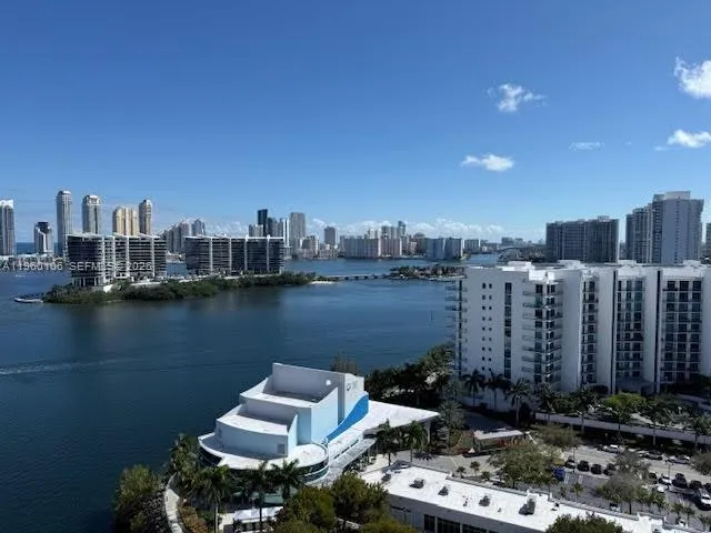 3 bedroom 3 bath for sale at 3330 NE 190th St # 1815, Aventura FL 33180