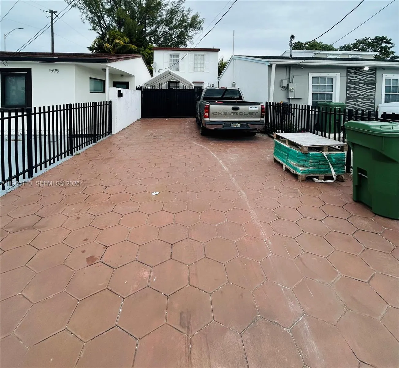 1589 W 73rd St, Hialeah FL 33014