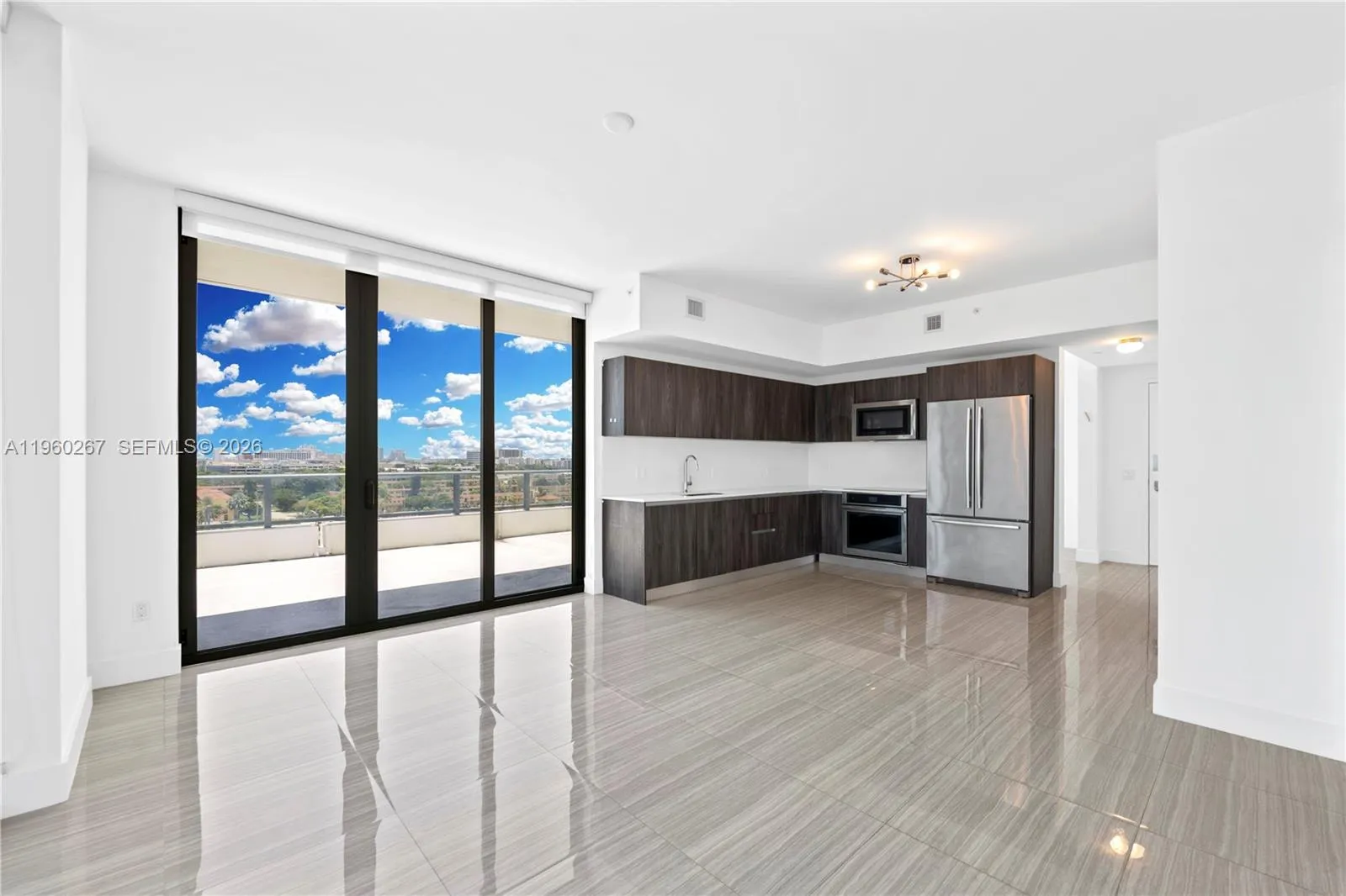 1 bedroom 2 bath for sale at 2960 NE 207th St # 817, Aventura FL 33180
