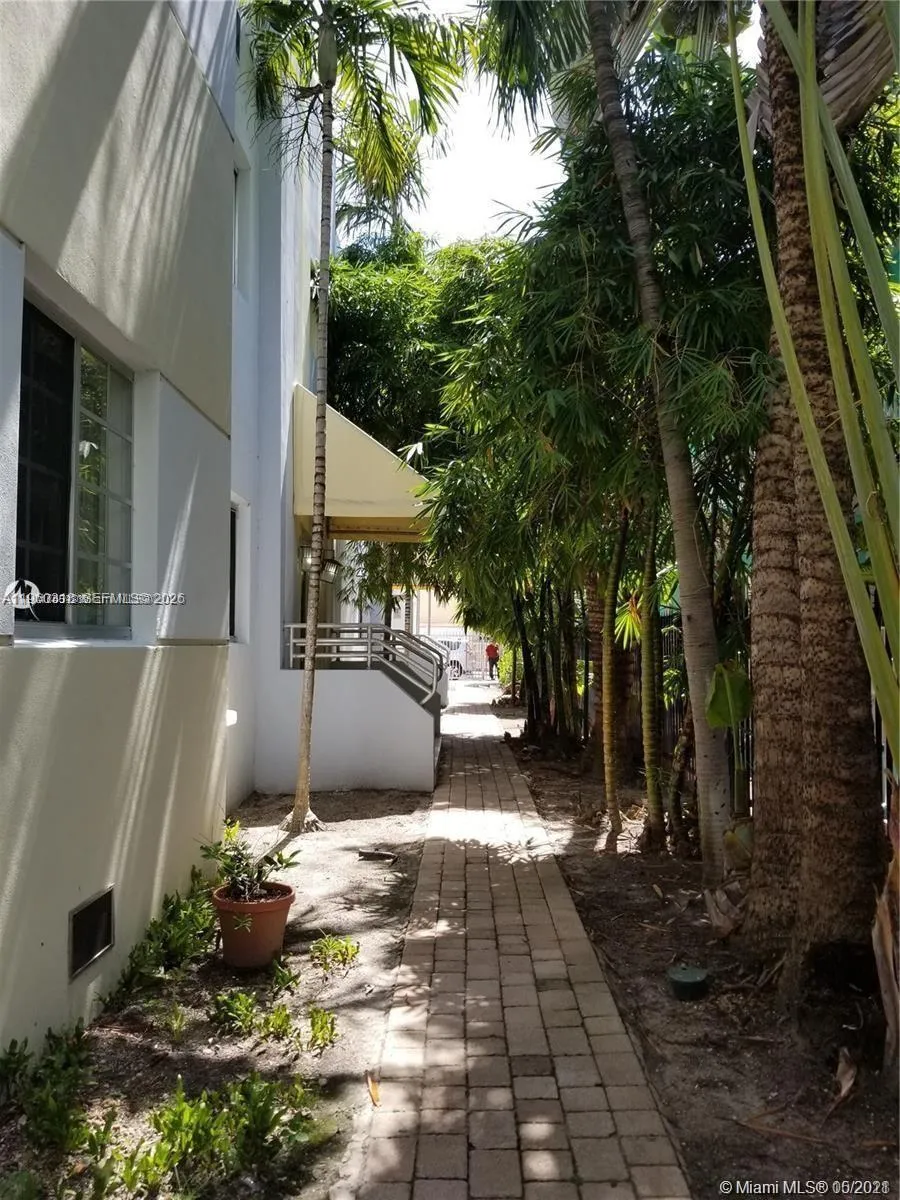 1045 Meridian Ave # 4, Miami Beach FL 33139