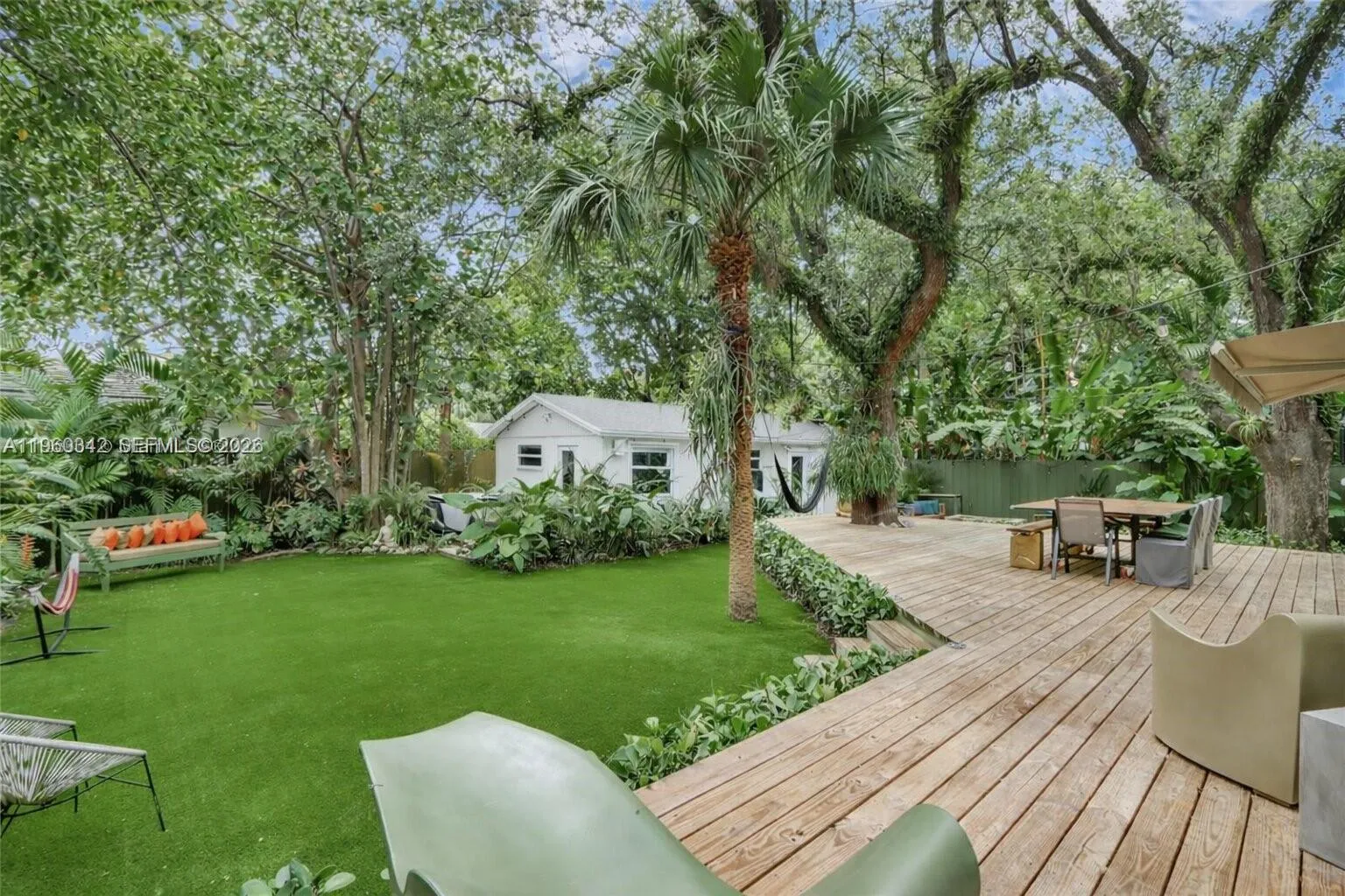 842 NW 9th Ct, Miami FL 33136