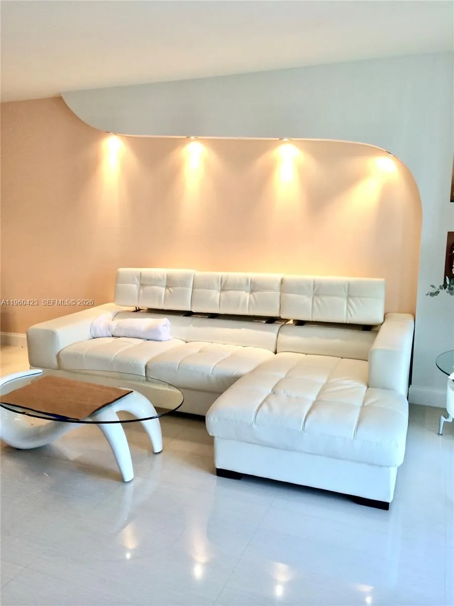 319 NE 14th Ave # 602, Hallandale Beach FL 33009